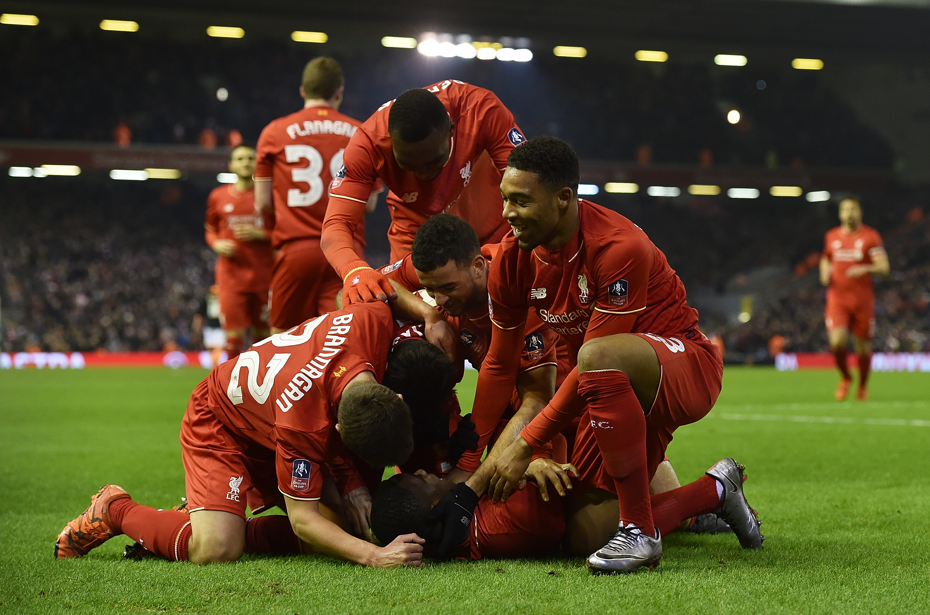 一场4-0！让意甲榜首易主：国米大胜登顶，争冠4强差3分米兰有戏（4-0大捷改写意甲排名：国米登上榜首，争冠四强仅差3分米兰仍有戏）