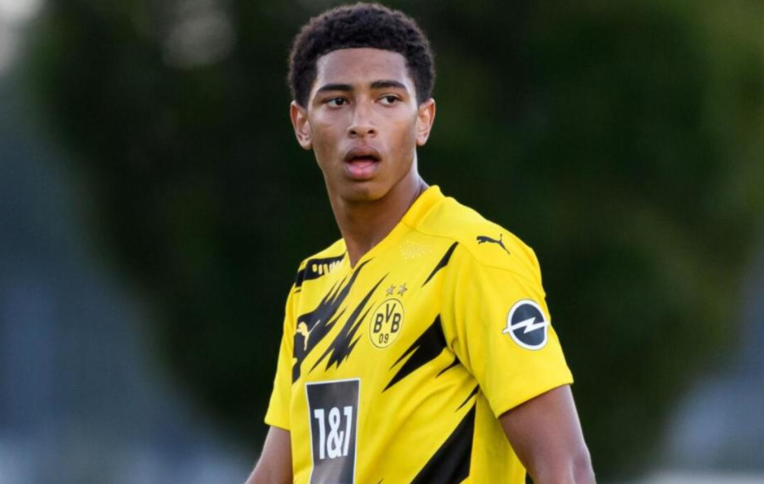 新鹏城推出与深圳本土潮流品牌COSTS联名限定球衣，售价799元（新鹏城携手深圳潮牌COSTS发布联名限量球衣，定价799元）