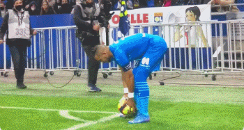 本赛季第三次当选！索博斯洛伊获评利物浦11月最佳球员（索博斯洛伊荣膺利物浦11月最佳，赛季第三次当选）