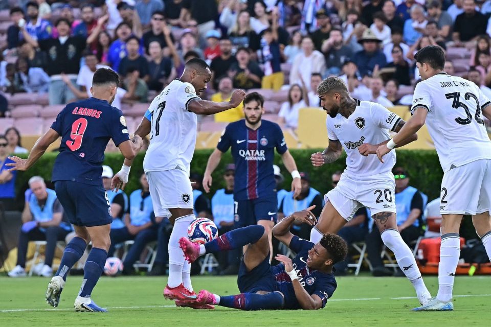 埃梅里：主场战胜阿森纳真的很开心，英超是本赛季首要目标（埃梅里：主场力克阿森纳心情大好，本赛季重心在英超）