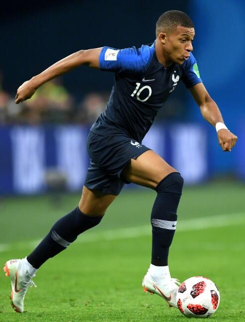 皇马官方：楚阿梅尼左腿半腱肌受伤，伤情有待进一步观察（皇马官宣：楚阿梅尼左腿半腱肌受伤，伤势仍待进一步评估）