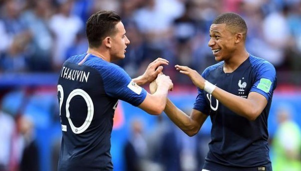 NBA半场：巴恩斯14分，马刺77-57领先鹈鹕（NBA半场战报：巴恩斯砍下14分，马刺77-57暂领先鹈鹕）