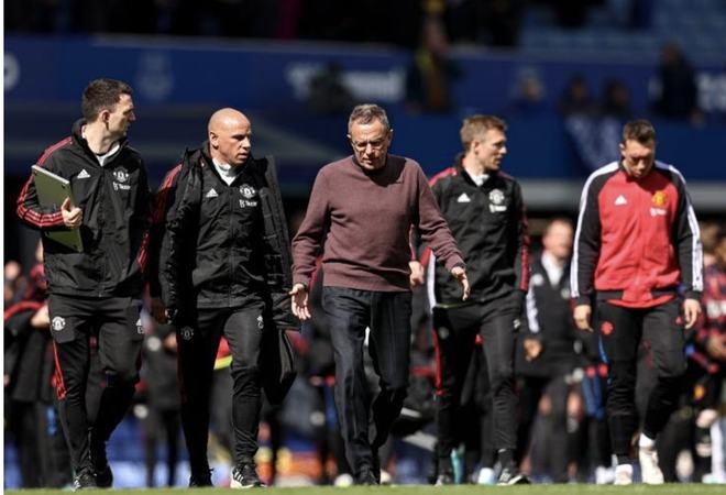 赵丽娜：走了70所学校，女孩踢球屈指可数；想让女孩踢球普及（赵丽娜：走访70校发现踢球女孩凤毛麟角，盼女足参与更普及）