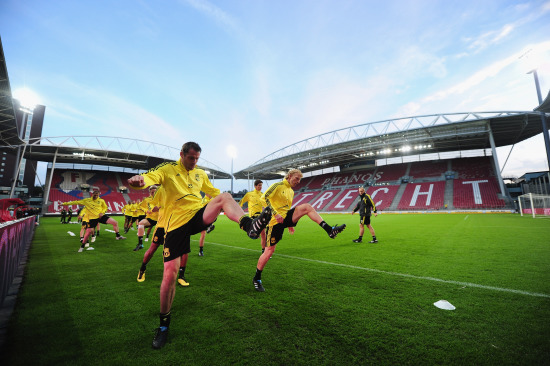 以剑会友 竞逐湖城 2025贵阳击剑公开赛在清镇启幕（剑聚湖城 2025贵阳击剑公开赛清镇开幕）