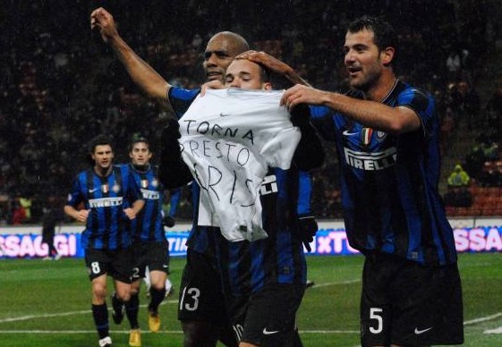 米体：泽林斯基本有望德比首发，但国家队赛后他出现身体问题（米体：泽林斯基预计德比首发，但国家队比赛后出现身体不适）